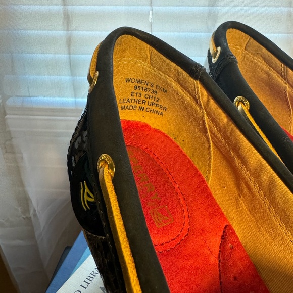 Sperry Topsiders 8.5 back with black leopard print design side - Picture 2 of 6